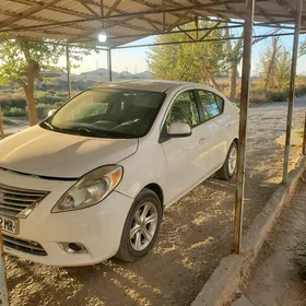 Nissan Versa 2013