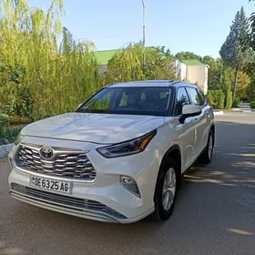 Toyota Highlander 2021
