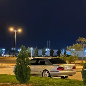 Mercedes-Benz E320 2000