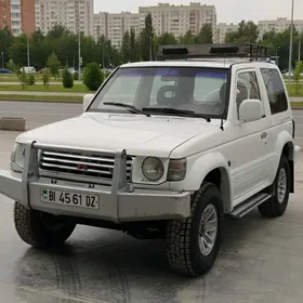 Mitsubishi Pajero 1991