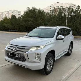 Mitsubishi Pajero 2020
