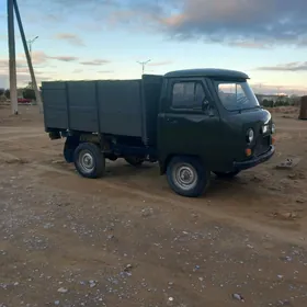 UAZ 452 1980