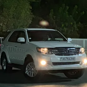 Toyota Fortuner 2013