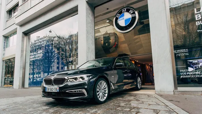 BMW Mercedes-Benz-den "ozdy": üçünji çärýegiň satuw netijeleri