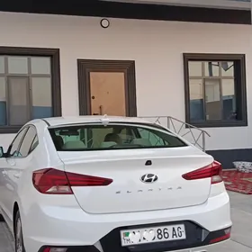 Hyundai Elantra 2020