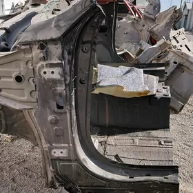 KIA K5 stoýka стойка