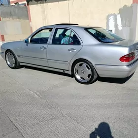 Mercedes-Benz E320 1999