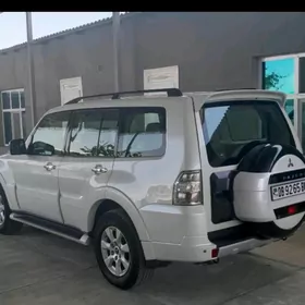 Mitsubishi Pajero 2011