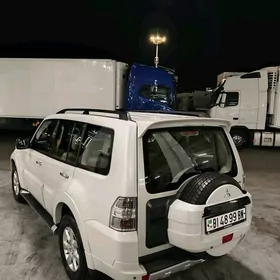 Mitsubishi Pajero 2012