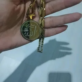 buźuterya versaci bolt