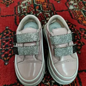 Детские кроссовки