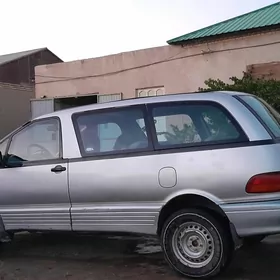 Toyota Previa 1990
