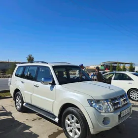 Mitsubishi Pajero 2013