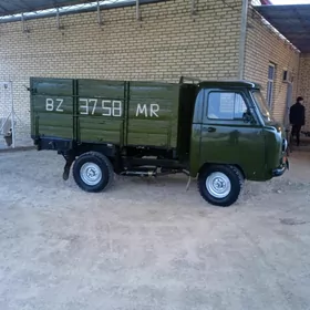 UAZ 452 1989