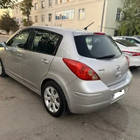 Nissan Versa 2012