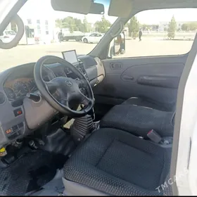 Toyota Hiace 2007