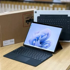 Microsoft Surface Pro 10+Keyb