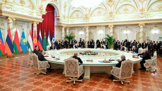 Президент Туркменистана принял участие на заседании Совета глав государств СНГ в Душанбе