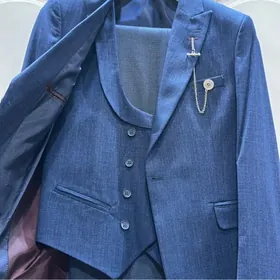 Костюм тройка