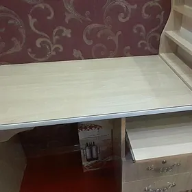 маникюрный стол