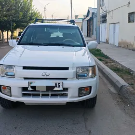 Infiniti QX4 2002