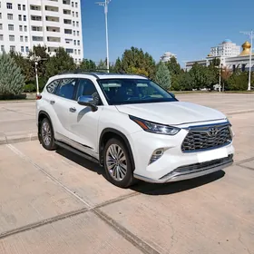 Toyota Highlander 2021