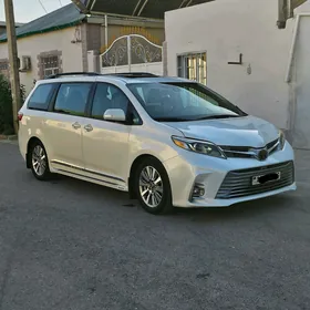 Toyota Sienna 2018