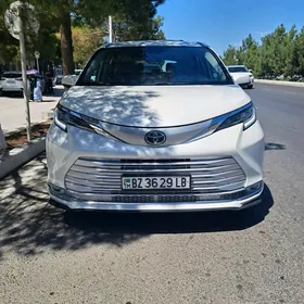 Toyota Sienna 2021
