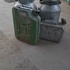 Бидоны, канистры