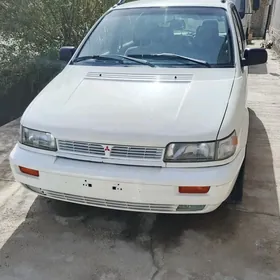 Mitsubishi Chariot 1995