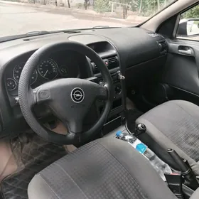 Opel Astra 2004