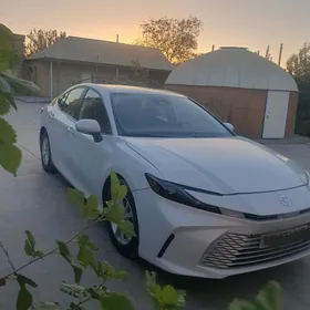 Toyota Camry 2025