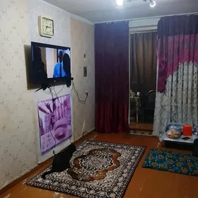 Срочно 10мкрн 1комната 2этаж