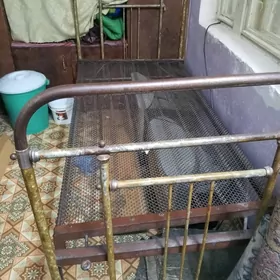Кровать железная