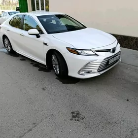 Toyota Camry 2021