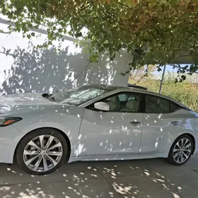 Nissan Maxima 2022
