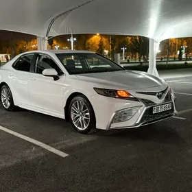 Toyota Camry 2021