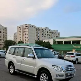 Mitsubishi Pajero 2014