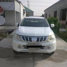 Mitsubishi L200 2016