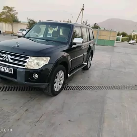Mitsubishi Pajero 2010