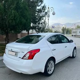 Nissan Versa 2012