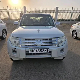 Mitsubishi Pajero 2010