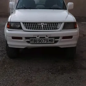Mitsubishi Montero 1998