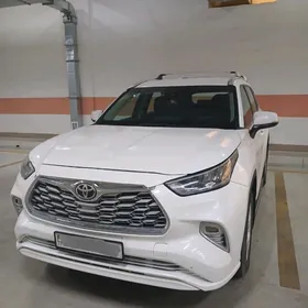 Toyota Highlander 2021