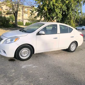 Nissan Versa 2011