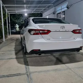 Toyota Camry 2017