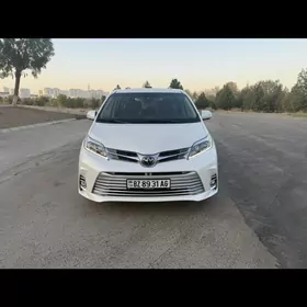 Toyota Sienna 2020