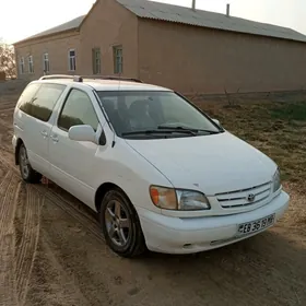 Toyota Sienna 1999