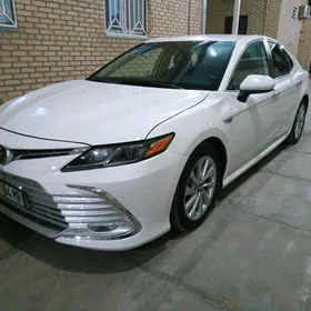 Toyota Camry 2021