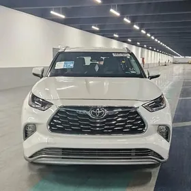 Toyota Highlander 2021